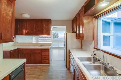 1078 Devonshire Dr, San Diego CA 92107-4038 exterior