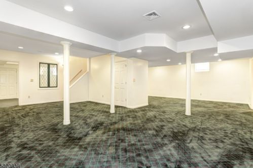 37 Tall Timber Dr, Morristown NJ 07960-2619 exterior