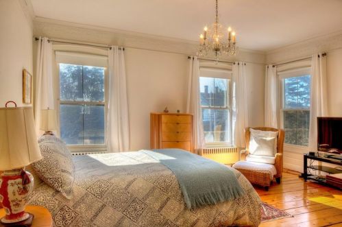 437 Bellevue Ave, Middletown RI 02840-4115 exterior