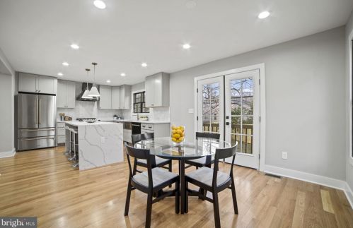 1505 Crestwood Dr, Alexandria VA  22302-2303 exterior