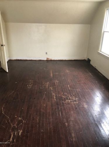 131 Hackley Ave, Meskegon MI 49444-1060 exterior