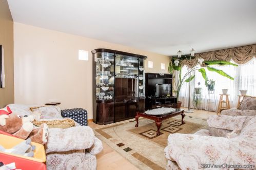 5515 Kildare Ave, Chicago IL 60629-5733 exterior