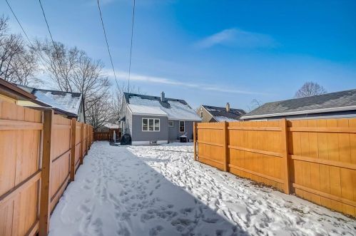 3316 Honey Creek Dr, Milwaukee WI  53219-3911 exterior