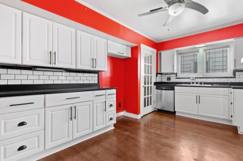 4929 Locust St, Milwaukee, WI 53210-1655