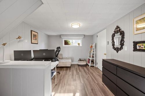 1300 Blue Jay Dr, Pittsburgh PA  15243-1206 exterior