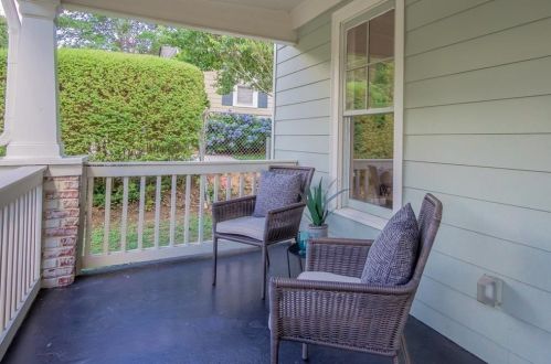 1960 Cambridge Ave, Atlanta GA  30337-1827 exterior