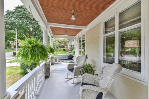 7437 Kenwood Ave, Milwaukee, WI 53213-1708