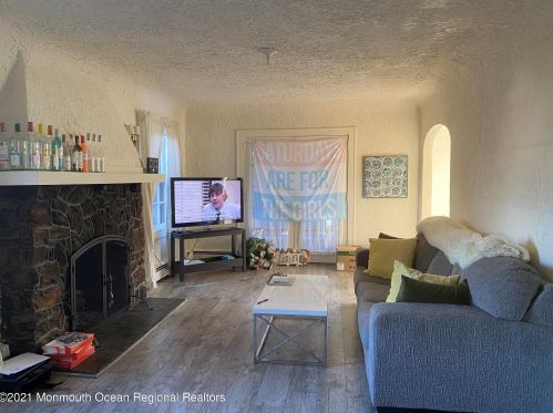 562 Edgemere Dr, Red Bank NJ  07711 exterior