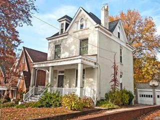 171 Lloyd Ave, Pittsburgh, PA 15218-1645