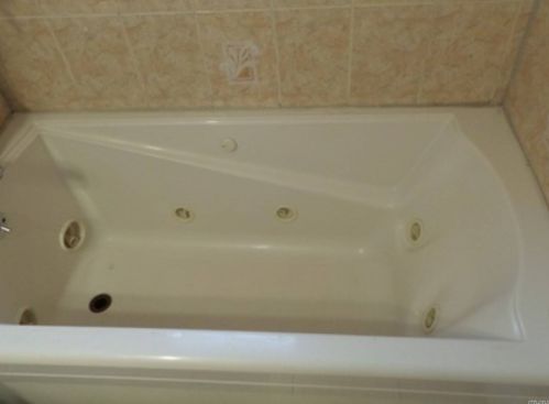 24 Oak Crst Dr, Huntington Station NY 11746-3920 exterior