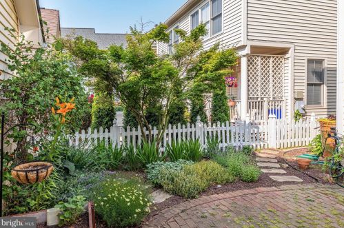 213 Creek Valley Ln, Rockville MD  20850-5603 exterior