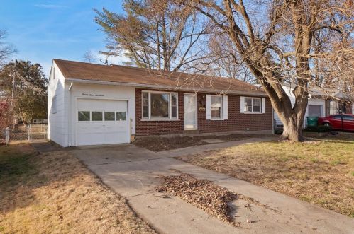 9317 Laramie Dr, Saint Louis, MO 63137-2720