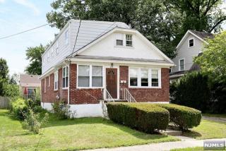 99 Linden Ave, Dumont, NJ 07628-1527