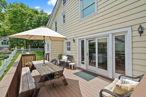 35 Wilson Ave, Valhalla NY 10595-2026 exterior