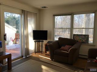 59 Spring Valley Rd, Paramus NJ  07652-4342 exterior