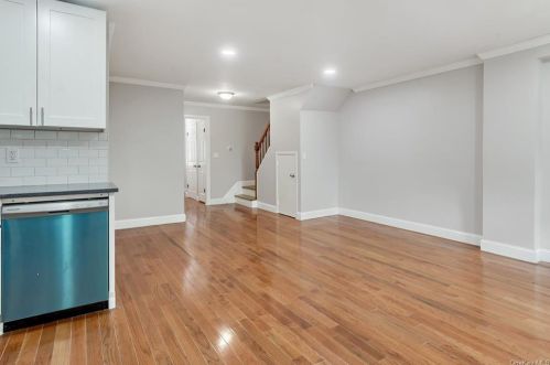 3846 Amundson Ave, Bronx NY 10466-5920 exterior