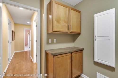 4106 Presidents Way, Dewitt MI 48820-7883 exterior