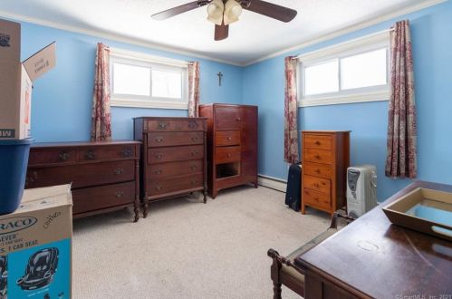 54 Roosevelt Blvd, Enfield CT 06082-2041 exterior