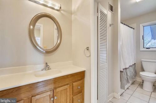 1904 Dundee Rd, Rockville MD 20850-3135 exterior