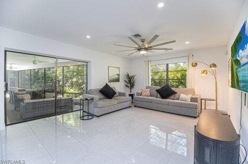 155 Old Tamiami Trl, Naples FL 34110-1170 exterior