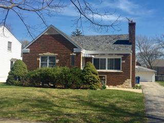 421 Elm Ave, Elmhurst IL  60126-2330 exterior