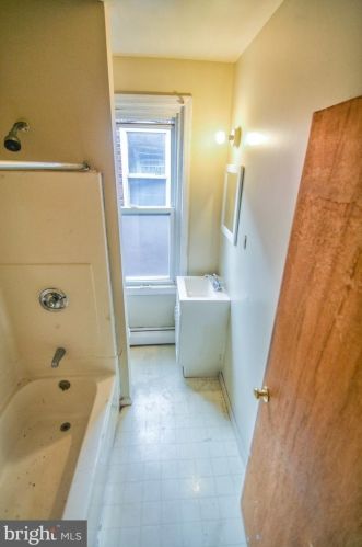 621 Columbia Ave, Darby, PA 19023-2510