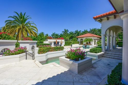 275 Champney Bay Ct, Naples FL 34102-7952 exterior