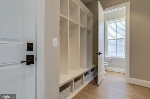 2733 1 St, Arlington VA 22203-2639 exterior