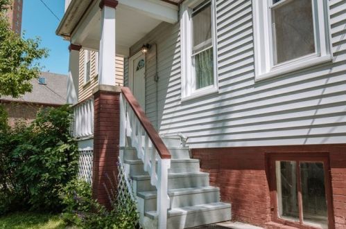 1856 Arlington Pl, Milwaukee WI 53202-1619 exterior