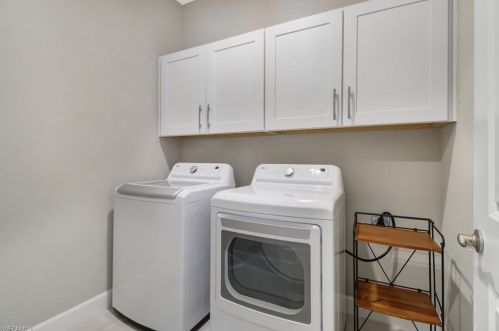 2090 Grv Dr, Naples FL 34120-1422 exterior