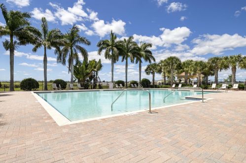 881 Bent Creek Dr, Fort Pierce FL  34947-1326 exterior