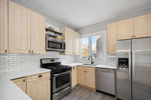 1338 Grace St, Chicago IL  60613-2825 exterior