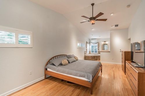 456 Davis Blvd, Tampa FL 33606-3818 exterior