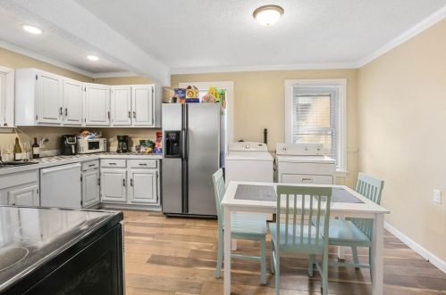 22 Milton St, Worcester MA 01605-3230 exterior