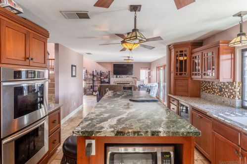 31905 Calle Redondela, Temecula CA 92592-3903 exterior