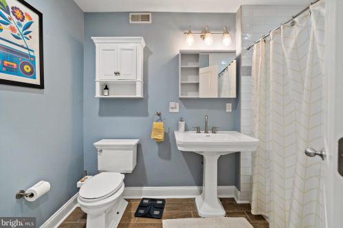 912 American St, Philadelphia PA 19140-5726 exterior