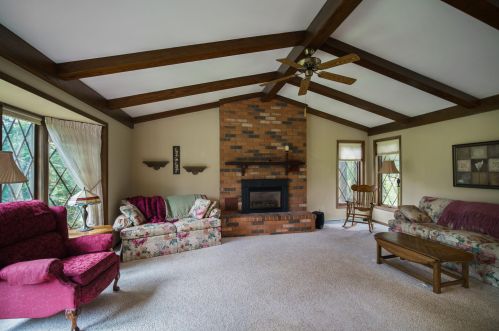 2426 Valley Dr, Manitowoc, WI 54220-9329