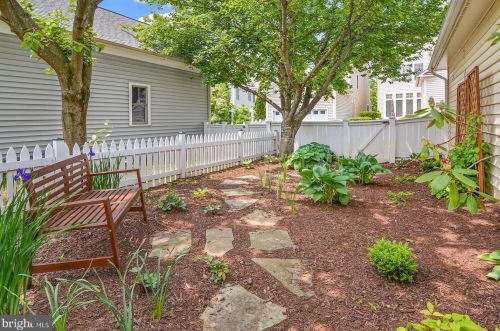 213 Creek Valley Ln, Rockville MD  20850-5603 exterior