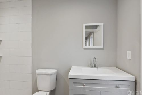 13 Albany St, Edison NJ  08837-3223 exterior