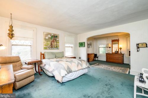 220 Maple Ave, Camden NJ 08106-2315 exterior