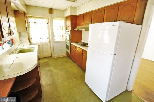 352 Johnson St, Philadelphia PA 19138-1110 exterior