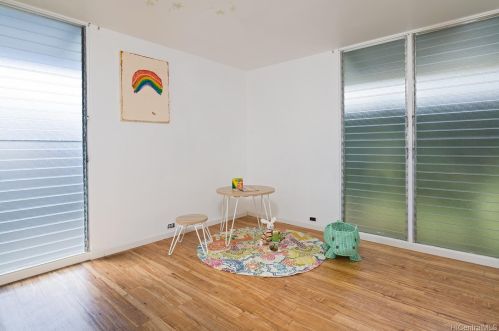 394 Puamamane St, Honolulu HI 96821-2132 exterior