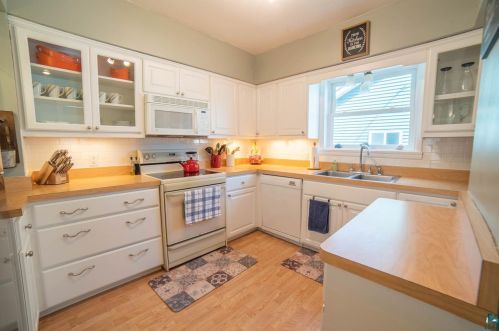 1807 Springvale Rd, Duluth MN 55811-3151 exterior