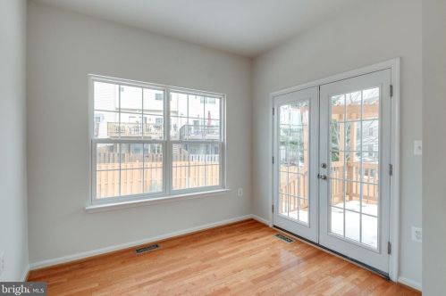 581 Kalmia Sq, Leesburg VA 20176-4037 exterior