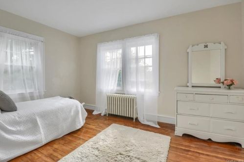 64 Prospect Ave, Valhalla NY 10595-1925 exterior