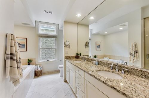 2704 Racine Ave, Chicago IL 60614-1206 exterior