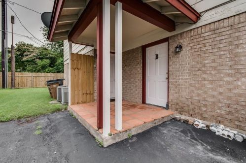 2611 Ektom Dr, Austin, TX 78745-2602