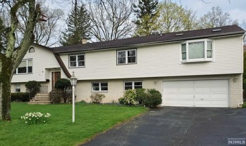 11 Evergreen Pl, Demarest, NJ 07627-2440