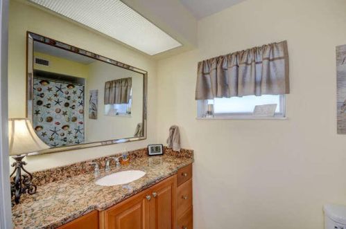 304 Bay St, Fort Pierce FL 34952-1317 exterior