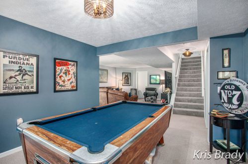 2214 Shetland Dr, Grand Rapids MI 49505-6390 exterior